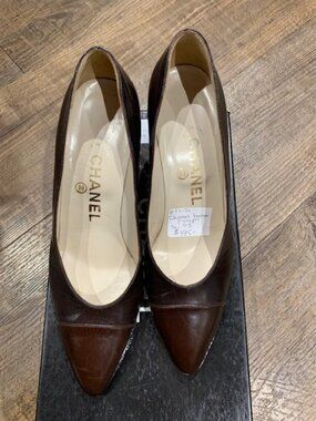 Vintage Chanel brown pumps sz 36.5 (6-6.5)